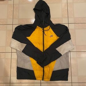 Nike windbreaker size M